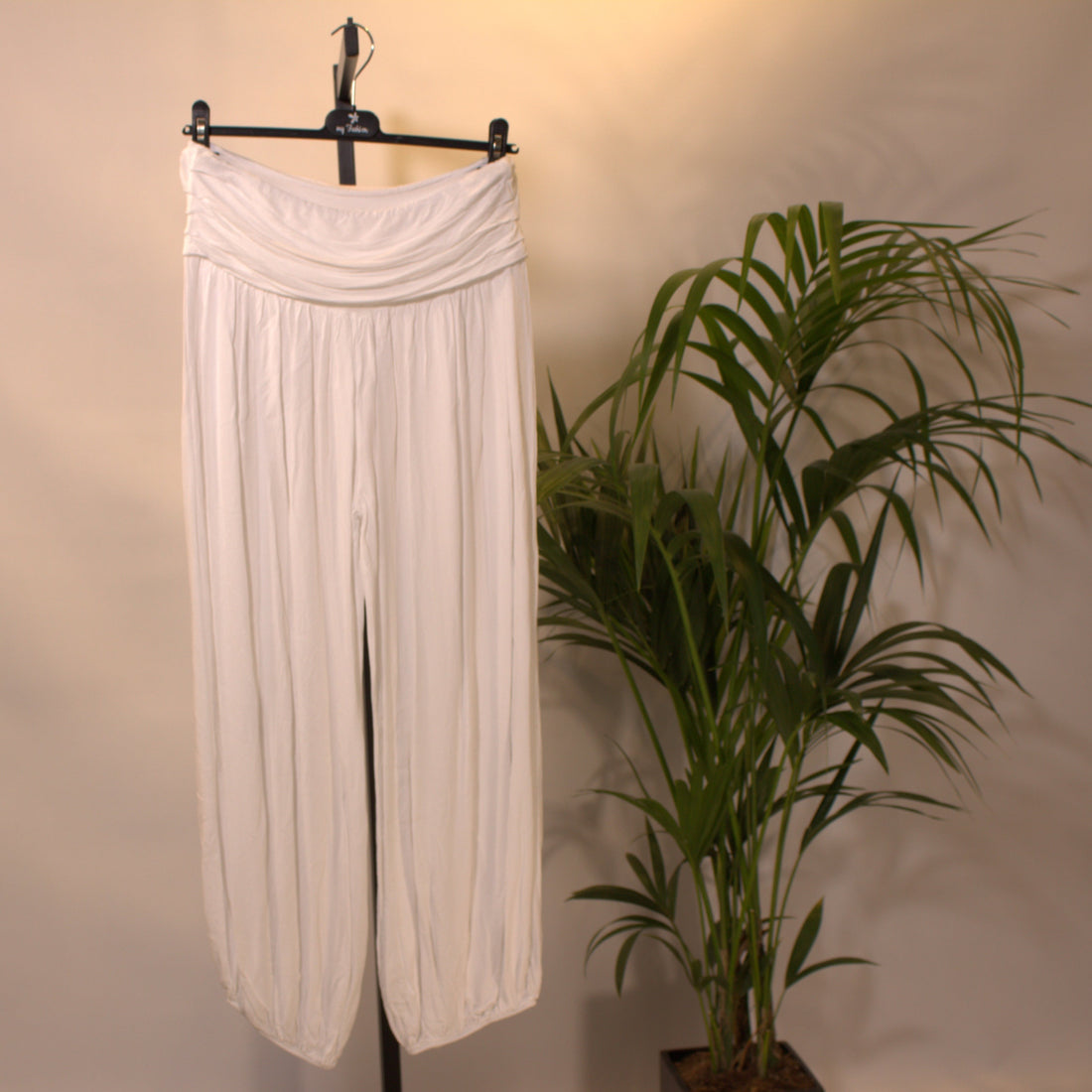 Harem simple white