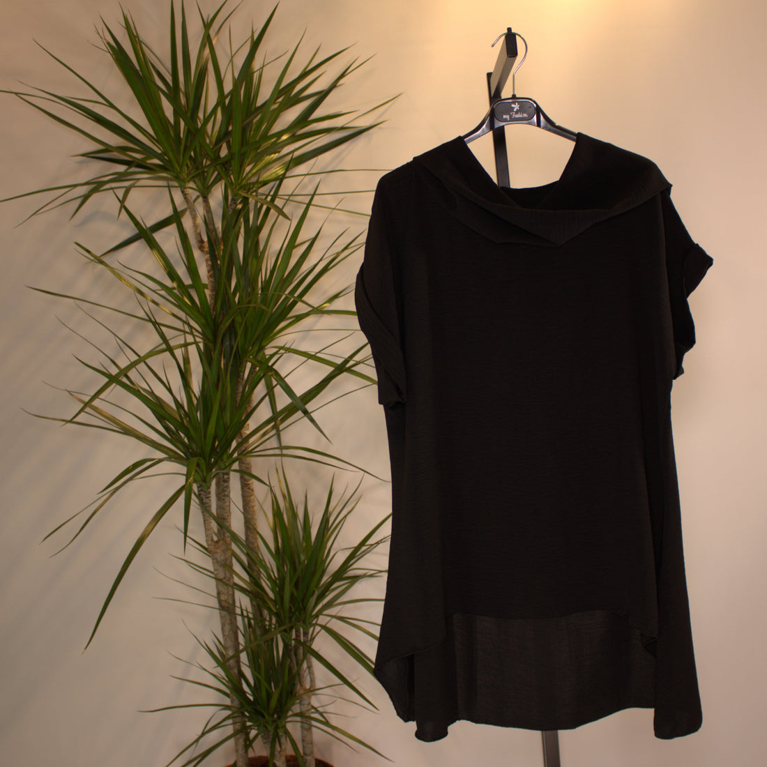Longshirt hooded - black