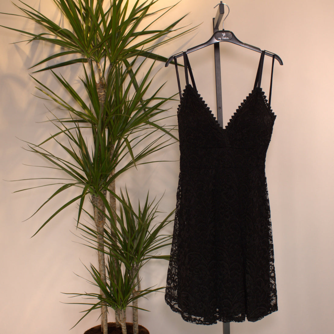 Dress lace - black