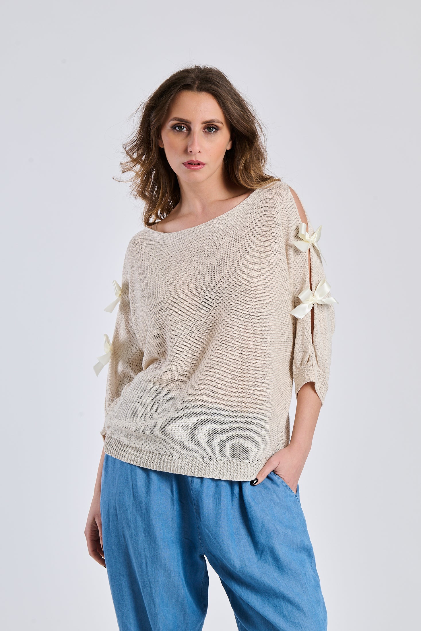 Knitted top with bow - beige