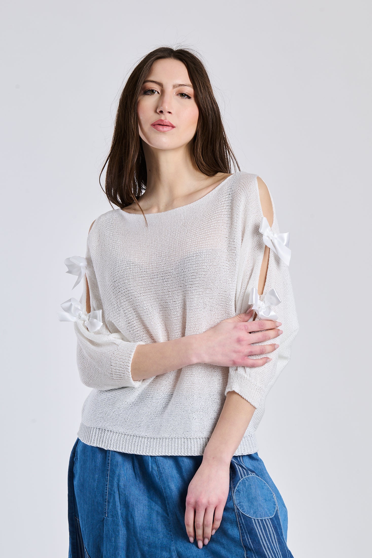 Knitted top with bow - white