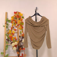 Off-shoulder long-sleeved shirt - gold